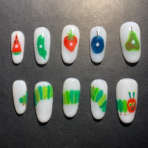 Die Sehr Hungrige Raupe Press on Nails