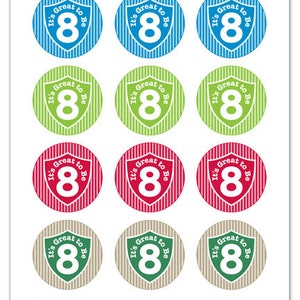 È fantastico avere 8 anni (disegno scudo e strisce) - 2 pollici Graphic Rounds in foglio collage stampabile 8x10