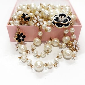 Long Pearl Beaded Necklace: Camellia Floral Charm, Elegant Layered Jewelry - New Style!