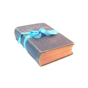 May include: A vintage hardcover book titled "Mark Twain's Library of Humor" with a blue ribbon tied around it.