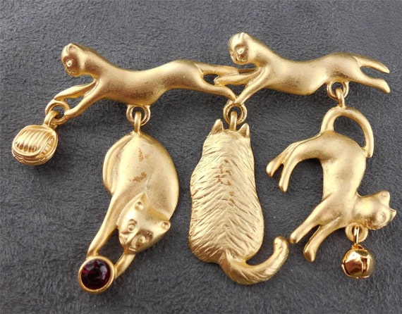 Vintage Signed Cat Pin Gold Dangles Bell FREE SHI… - image 3