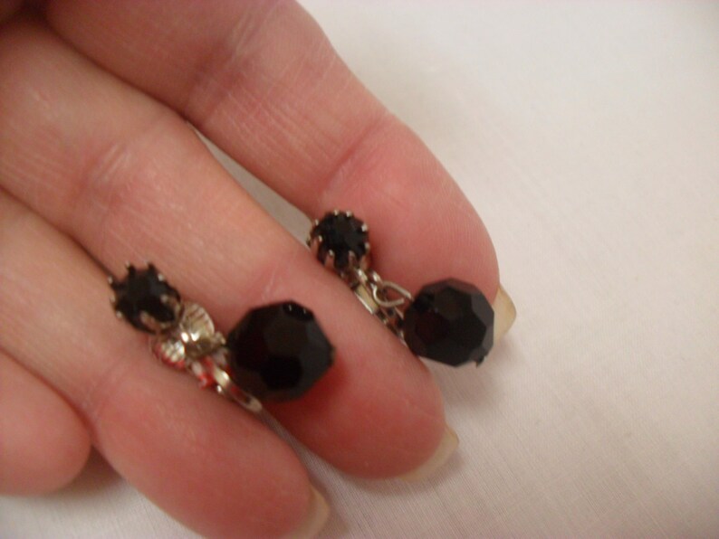 Vintage Pair Dangle Earrings  Black Stones Silvertone Beads /& Setting Pierced Earrings Black Faceted Beads