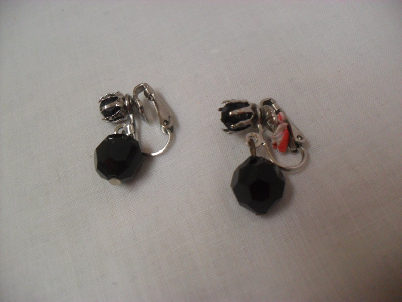 Vintage Pair Dangle Earrings Black Stones Silvertone Beads /& Setting Pierced Earrings Black Faceted Beads