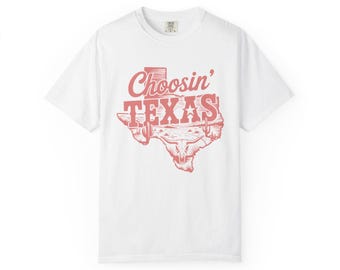 Choosin' Texas graphic T-Shirt | Texas map typography