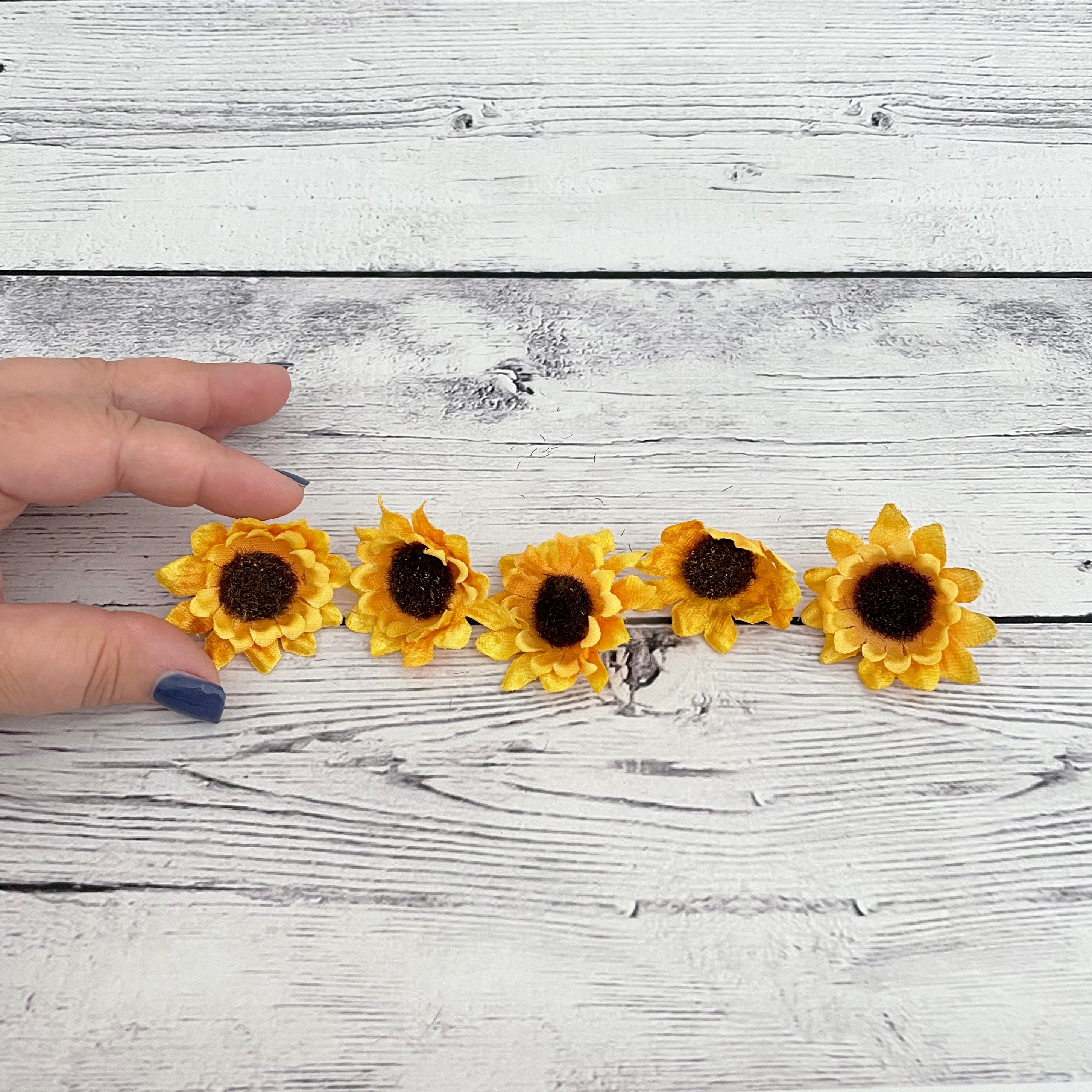 Confezione Da 50 Mini Girasoli In Resina Con Retro Piatto, Cabochon Fai Da Te Scrapbooking Progetti Artistici Creazione Artigianale Decorazio~p115413252
