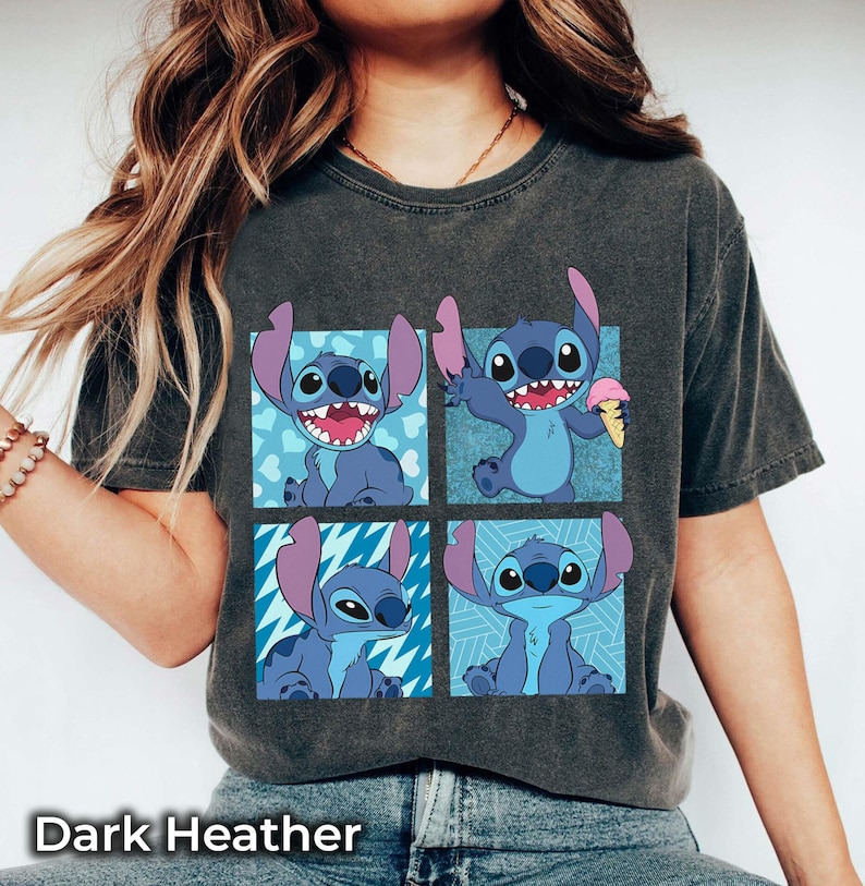Puede incluir: Camiseta gris oscuro jaspeada con un estampado gr&aacute;fico de cuatro personajes de Stitch de la pel&iacute;cula de Disney Lilo & Stitch. Cada personaje de Stitch est&aacute; en una pose diferente, uno sosteniendo un cono de helado.
