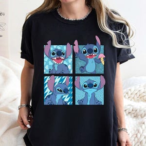 Puede incluir: Camiseta negra con un gr&aacute;fico de Stitch de Lilo & Stitch. El gr&aacute;fico muestra a Stitch en cuatro poses diferentes, incluyendo sosteniendo un cono de helado. El fondo del gr&aacute;fico es azul y blanco.