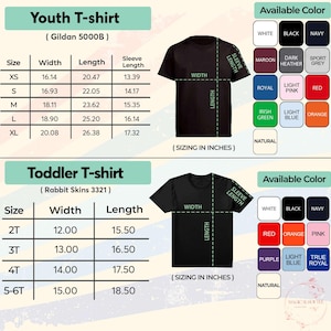Puede incluir: Imagen del producto que muestra tablas de tallas para camisetas juveniles y para ni&ntilde;os peque&ntilde;os. La tabla juvenil incluye tallas XS a XL, con medidas en pulgadas. La tabla para ni&ntilde;os peque&ntilde;os enumera las tallas 2T a 5-6T, tambi&eacute;n en pulgadas. Se muestran opciones de color.