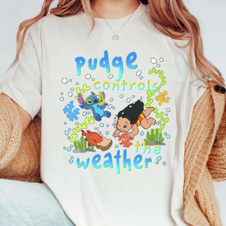 Camiseta "Pudge controla el clima", camiseta de Lilo y Stitch con dibujos animados en acuarela, cita divertida de Disney poco conocida, vacaciones en el resort Aulani, crucero de verano imagen 6