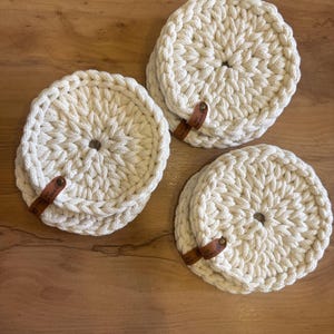 Round crocheted coasters – Boho cup coasters made of cotton – Handmade glass coasters – Crochet decoration kitchen gift