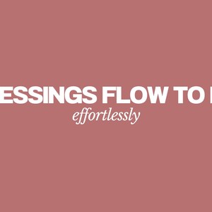 Puede incluir: Un fondo rosa con texto blanco que dice "Blessings flow to me effortlessly".