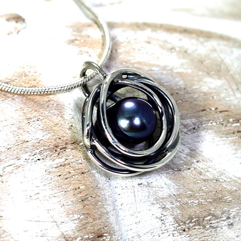 Pendant with twisted swirl wire and white or black pearl  5-6 image 1