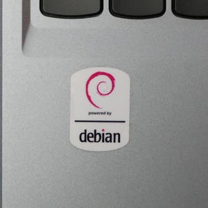 Adesivi per case PC Linux: scegline uno! Debian