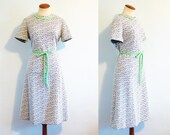 1960s Dress Mod Scooter Shift Knee Length Popcorn Flower Print Green Belted A Line Space Age Vintage 60s Twiggy M Medium Large Short Sleeve