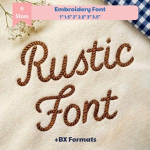 Può includere: Un design di carattere per ricamo cucito con filo marrone su tessuto color crema. Il testo recita "Rustic Font" in una grafia che ricorda una corda. Un banner rosa in alto mostra "6 Sizes" e "1" 1.5" 2" 2.5" 3" 3.5"", con "+BX Formats" sotto.