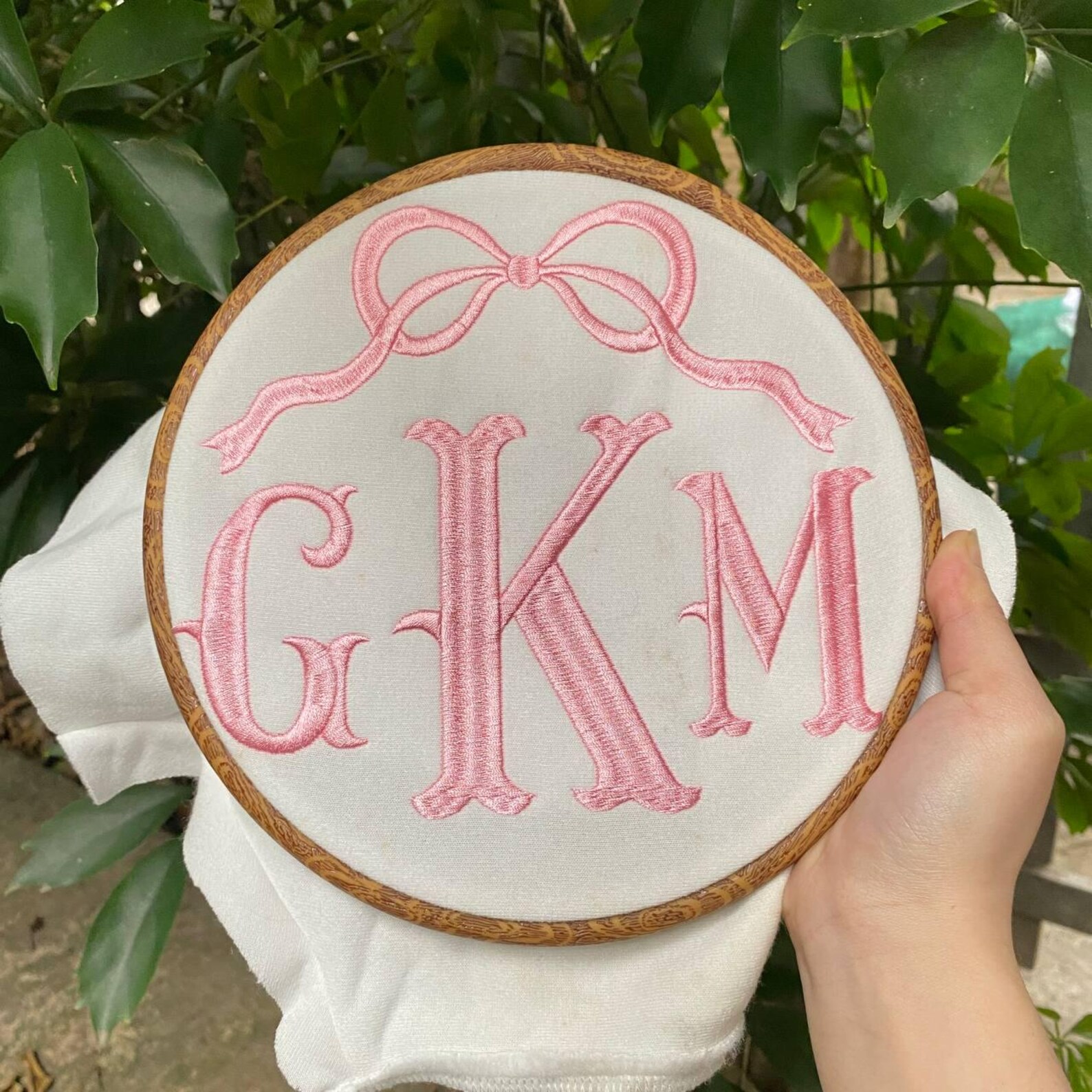 Fishtail Monogram Examples Fishtail Monogram With Bow Embroidery Font, Fishtail Vintage Font ...