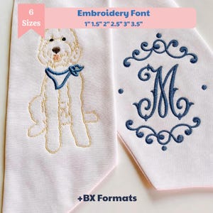 Peut inclure: Une surface en tissu blanc avec des motifs de broderie machine. À gauche, un chien brun doré portant un bandana bleu. À droite, une lettre monogramme M bleu foncé entourée d'un cadre à volutes. Texte : 6 Sizes 1" 1.5" 2" 2.5" 3" 3.5" Embroidery Font +BX Formats.