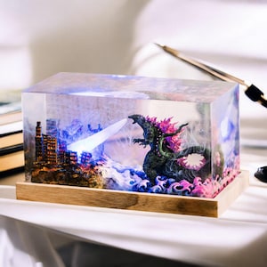Giant Monster in the City Lamp Handmade Resin Lamp City Destroyer Resin Lamp Titan Beast Attacks the City | Night Scene Resin Lamp Gift kids