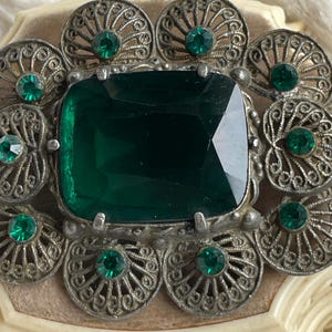VINTAGE // Art Deco Czech Glass Pot Metal Filigree Brooch