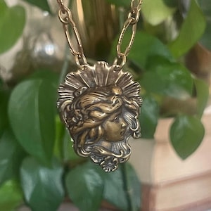 ART NOUVEAU // Brass Floral Maiden Necklace