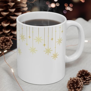 Weiß und Gold Keramiktasse, Neujahr, Schneeflocken, Festliche Urlaub Kaffeetasse, Winter Thema Teebecher, Weihnachtsgeschenkidee, Saisonaler Heißer Kakao