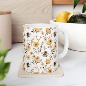 Floral Honey Bee Ceramic Mug Beekeeper Gift Bumblebee Beehive Cup Spring Decor Gift for Nature Enthusiasts Mothers Day Cute Gardening Mug
