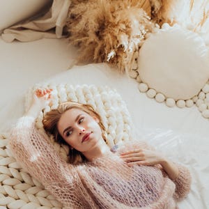 Weicher Mohairpullover, Übergröße, klobige Ärmel, Rundhalsausschnitt, Mohair Khit Pullover, Mohair Wollpullover, Mohair Pullover, Beige Mohair Pullover