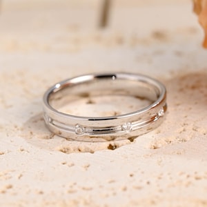 Solid Gold 4.5mm Width Round Moissanite Wedding Band for Men, Minimalist Men&#39;s Ring, Wedding Ring, Anniversary Ring, Birthday Gift for Men