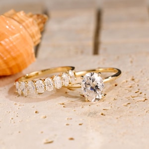 Solid Gold Oval Cut Moissanite Verlobungsring, Versteckter Halo Ring, Braut Set Halbe Ewigkeit Oval Cut Ring, Jubiläum Geburtstagsgeschenk für Frau