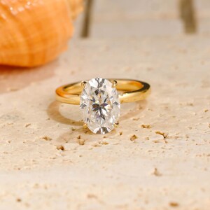 Solid Gold Oval Cut Moissanite Verlobungsring, klassischer versteckter Halo Ring, Pave Ring, zierlicher Goldring, Jubiläumsgeschenk / Geburtstagsgeschenk
