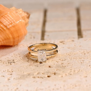 Massief gouden solitaire 4,5 mm breedte Emerald Cut Moissanite verlovingsring, dubbele bandring, art-deco beloftering, verjaardagscadeaus voor haar