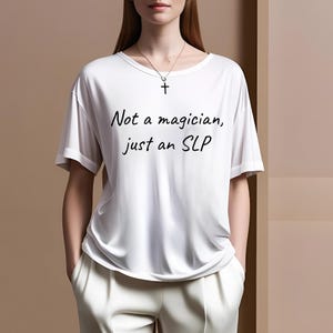 No soy un mago, solo una camiseta de SLP. Regalo para patólogo. Camisetas de SLP. Graduación de SLP. Terapeuta. Autismo. Patología del lenguaje del habla. Terapeuta del habla.
