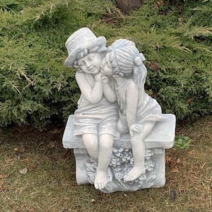 Sitting Immortal Statue, Resin Ornament of Little Boy & Girl Kiss, Grey Porch Sculpture, Garden Courtyard Crafts, Romantic Home Decor Statue