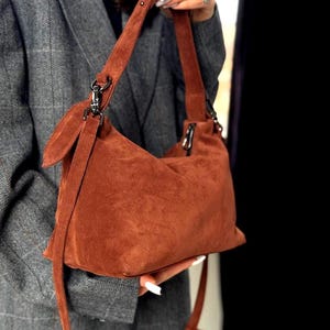 Weiche Wildleder Hobo Bag | Umhängetasche aus Leder | Handgefertigte Tasche passend zu Schuhen für Damen | Schuhe und Taschen in jeder Farbe zu bestellen