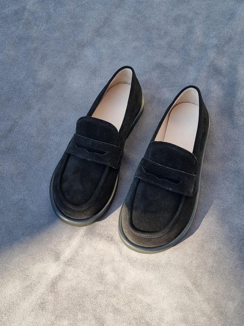 Bruna penny loafers klassiska dam | mjuk komfort i läder | handgjorda anatomiska platta skor | specialdesignade skor Black suede