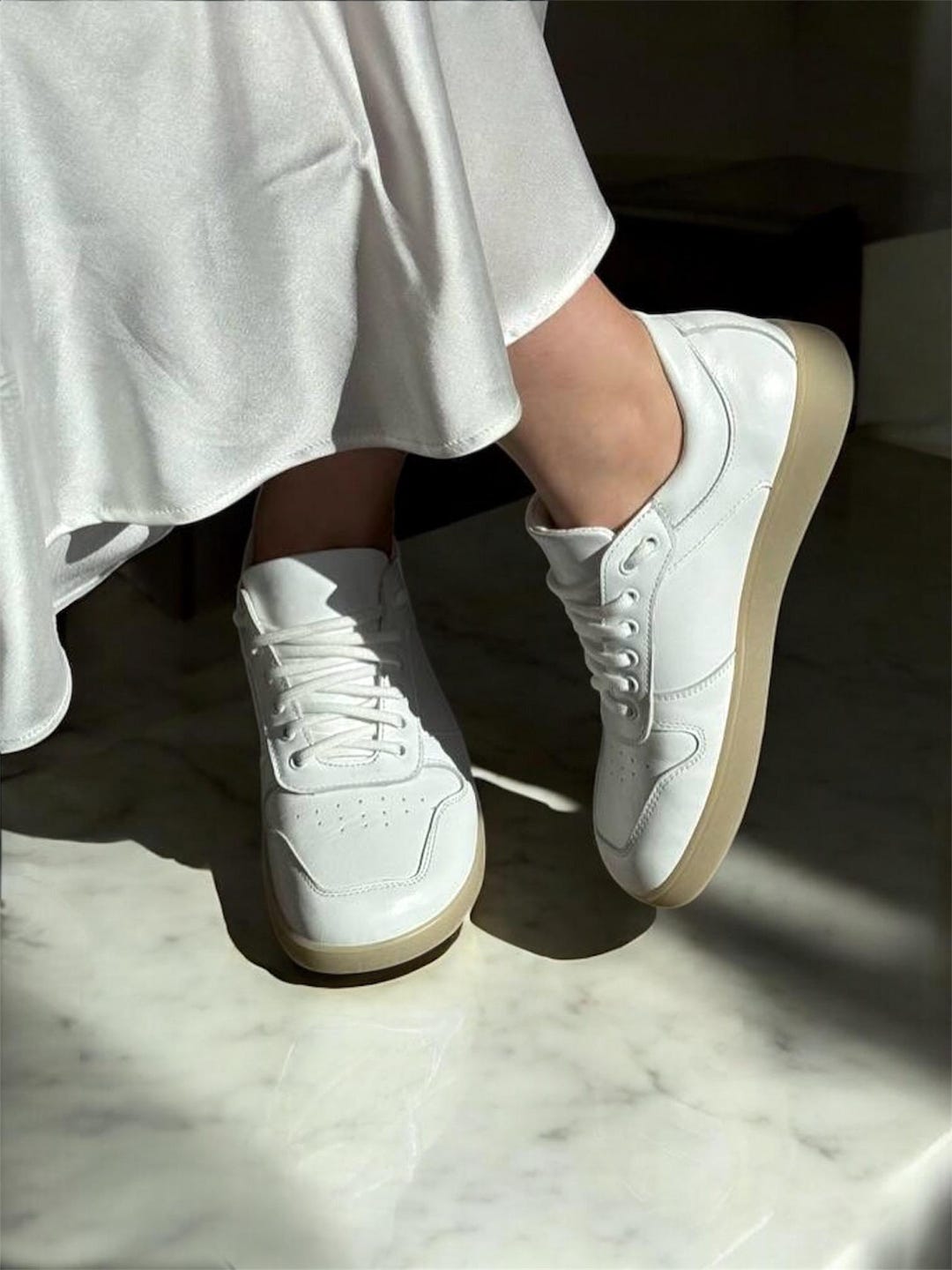 Zapatillas de piel blanca Zapatos de mujer con puntera ancha