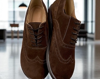 Braun Wildleder Oxford Schuhe Frauen mit breiter Kappe | Loafer Damen Schnürschuhe | anatomische kundenspezifische handgemachte Schuhe irgendwelche Farben