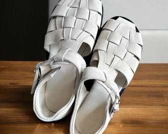 Sandalias de pescador de gamuza blanca / Zapatos de mujer con puntera ancha / Sandalias anatómicas suaves estilo minimalista / Calzado personalizado hecho a mano en cualquier color