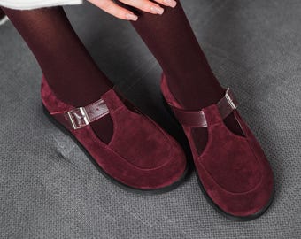 Zapatos planos Mary Jane de ante burdeos con tira en T / Zapatos de mujer con puntera ancha / Mocasines de piel estilo minimalista / Zapatos anatómicos de suela blanda
