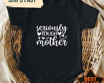 Body divertido para bebé con la frase "Mamá muy dura", regalo para baby shower de mamá fuerte, regalo para mamá primeriza, conjunto para bebé, body para revelación de género.