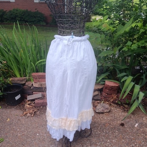2x lace bloomers