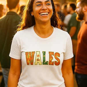 ウェールズレディースTシャツ、フローラルウェールズTシャツ、ウェールズサポーターTシャツ、レトロヘリテージシャツ、ユーロ2025、ウェールズサポーターTシャツ、レディースウェールズトップス