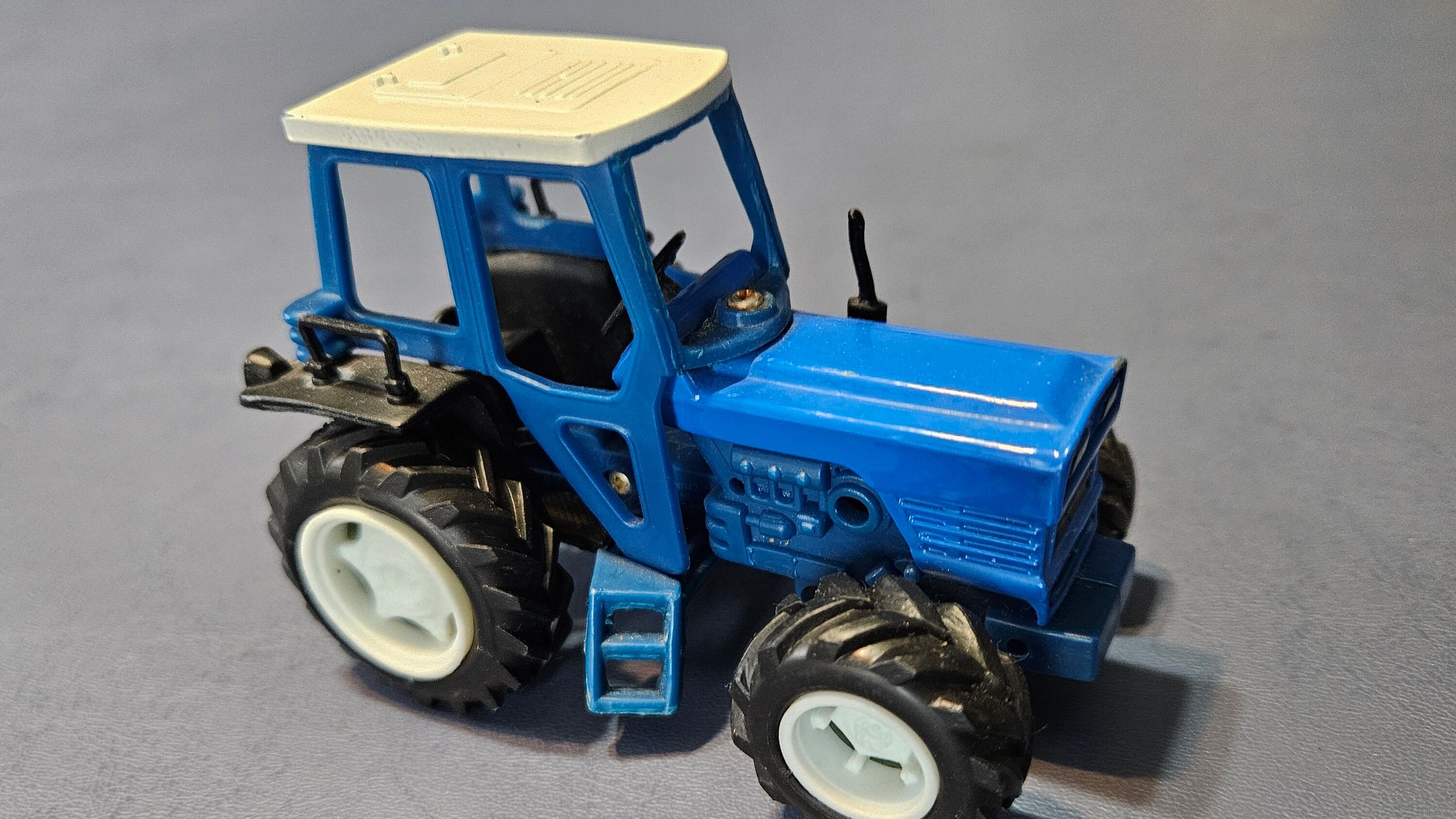ミニカー ERTL 1/32 FORD 8630 New Ertl Ford Big Farm Tractor 8630 4WD, 1/32 Diecast Metal
