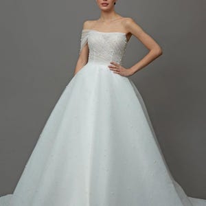 A-line Minimalist satin pearls corset wedding dress, modern tulle skirt Bridal Ball Gown,mod off shoulder princess classic  Bridal Gown