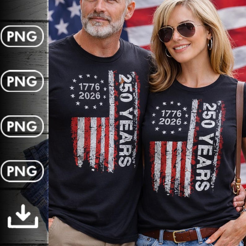 Puede incluir: Dos camisetas negras con un dise&ntilde;o desgastado de la bandera estadounidense. Las camisetas muestran el texto "1776 2026" y "250 YEARS" en blanco. El dise&ntilde;o incluye rayas rojas y blancas y un campo azul con estrellas, celebrando un aniversario.