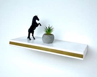 Licht eiken moderne plank voor interieur met koperen lint, zwevende planken op maat