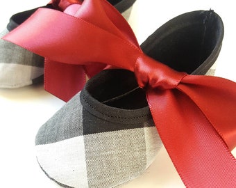 Black and White Baby Shoes, Buffalo Plaid Crib Shoes, Checkered Toddler Shoes, Christmas Baby Slippers, Holiday crib shoes, Buffalo Plaid