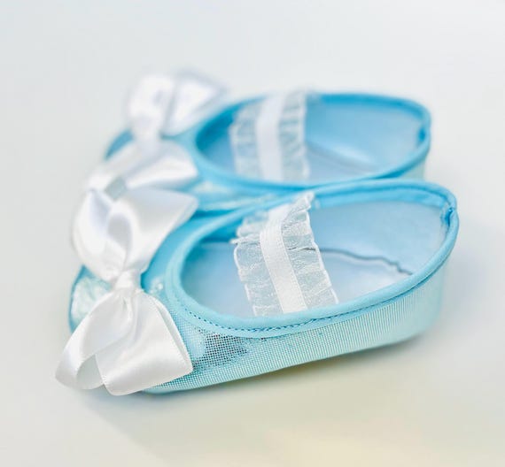 princess dress up shoes kid's disney princess dress-up 3 pairs of uniquely decorated princess shoes IQ Toys Role Play Princess