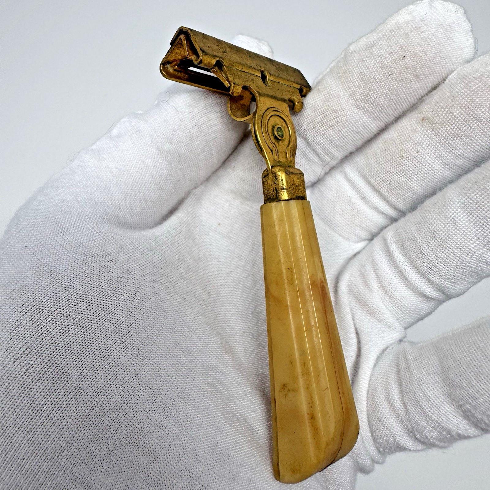 昭和レトロ Men’s Kit, Gold SCHICK インジェクター付き Schick Razors: A Brief History – The Razor Company