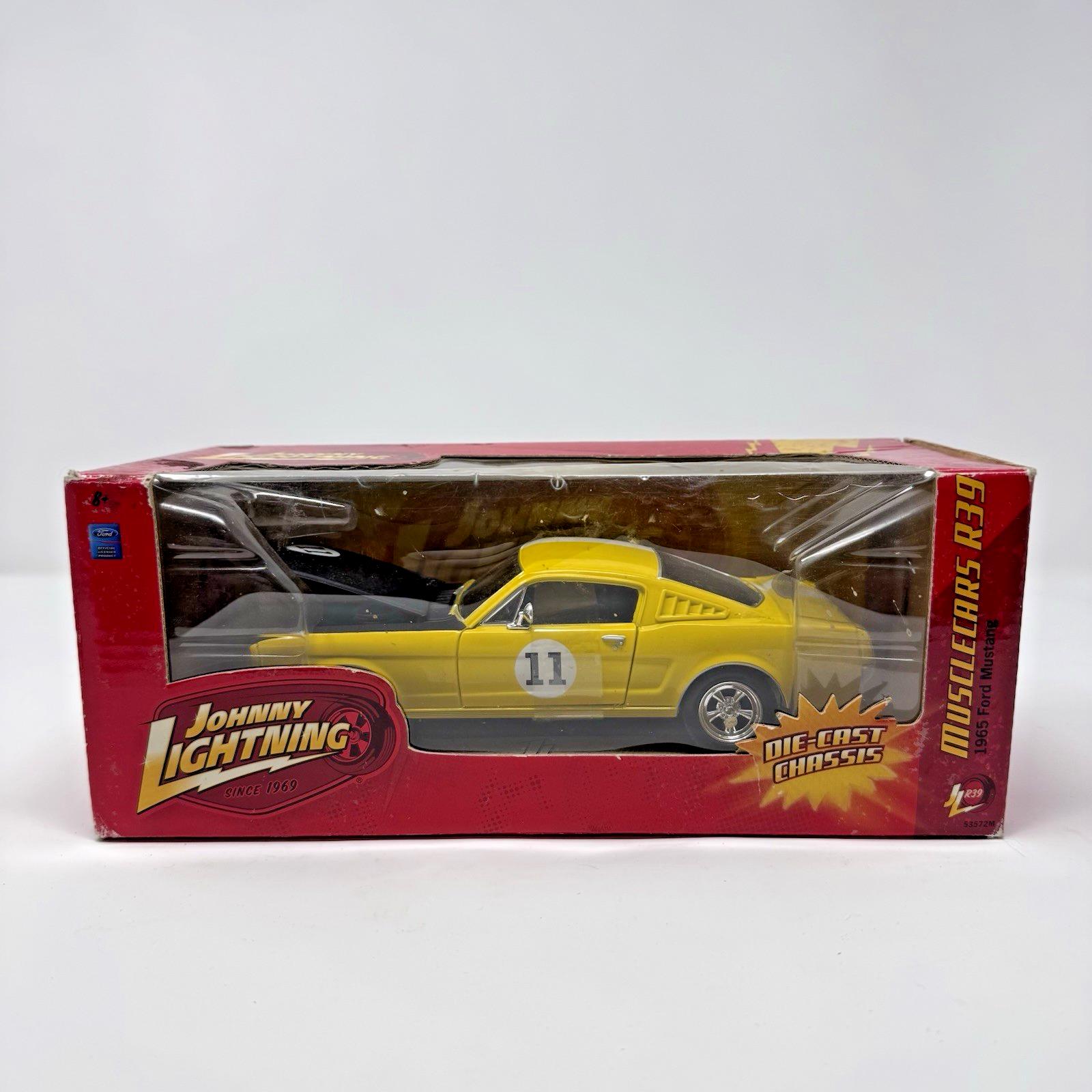 Johnny Lightning 1:24 Scale Muscle Cars R39 1965 Ford Mustang